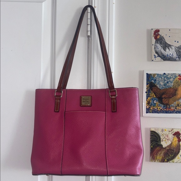 DOONEY & BOURKE Lexington shoulder bag in bright pink. - Picture 12 of 12